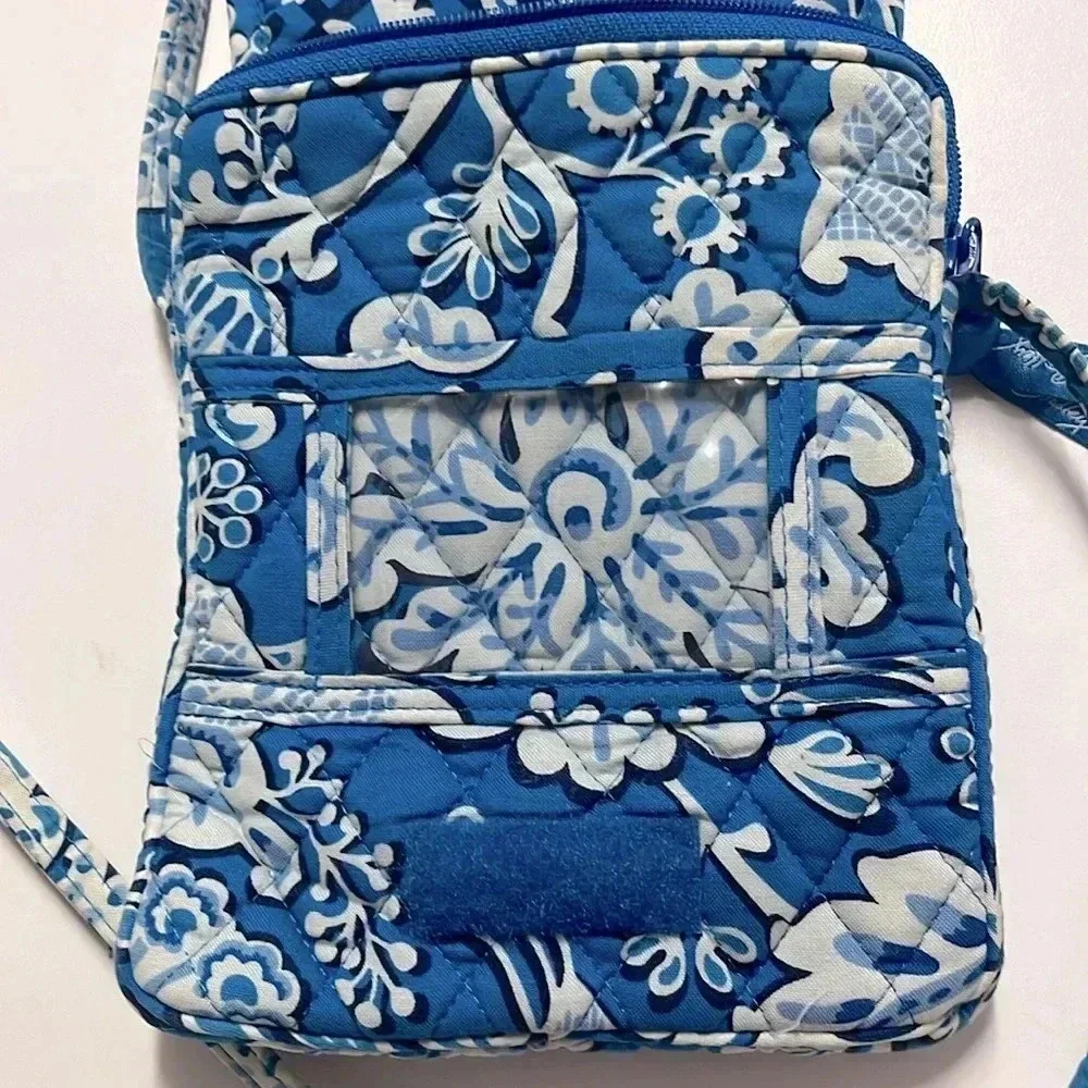 Imperfect Vera Bradley blue white paisley print crossbody‎ purse clean inside